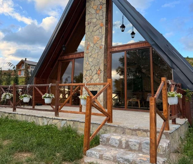View of the Deluxe family room with mountain view